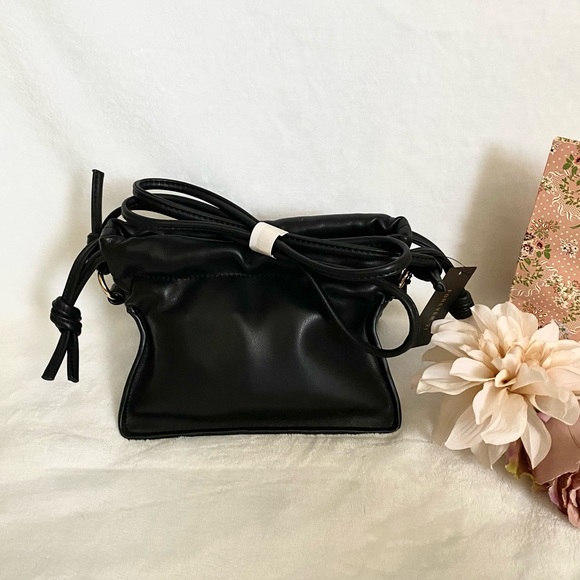 Faux Leather Open Top crossbody bag - Picture 6 of 11